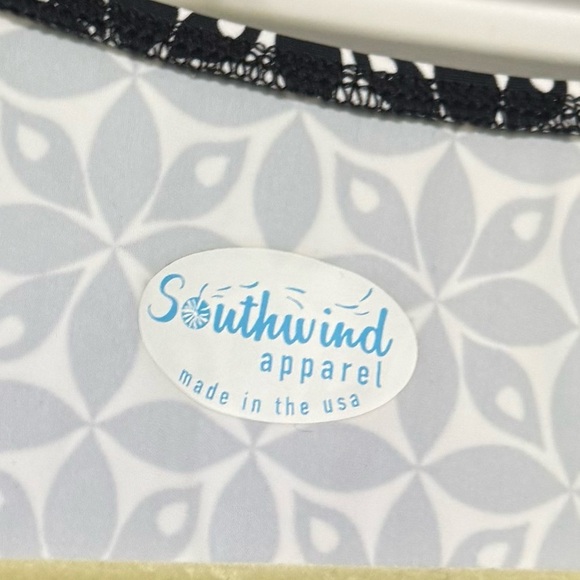 Southwind Hudson 3/4 Sleeve V-neck Dress Medium Petals Black and White - Picture 2 of 8